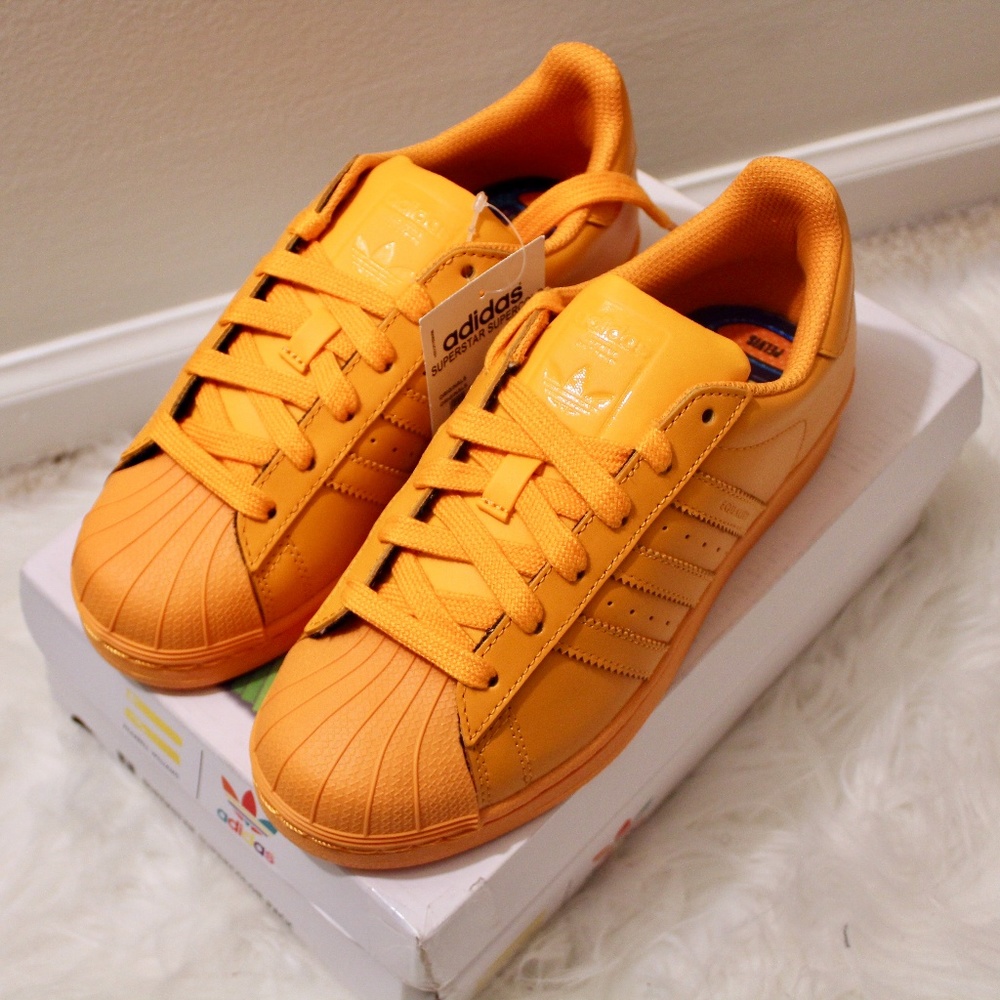 Superstars Supercolor Pharrell